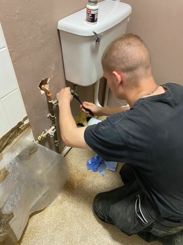 FR-Scott-Apprentice-Hayden-fixing-plumbing-pipework